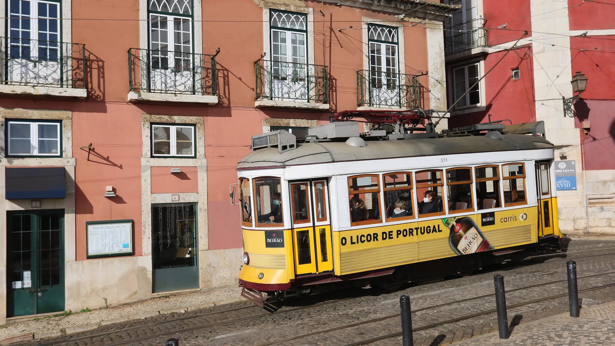 Walking tour in Lisbon